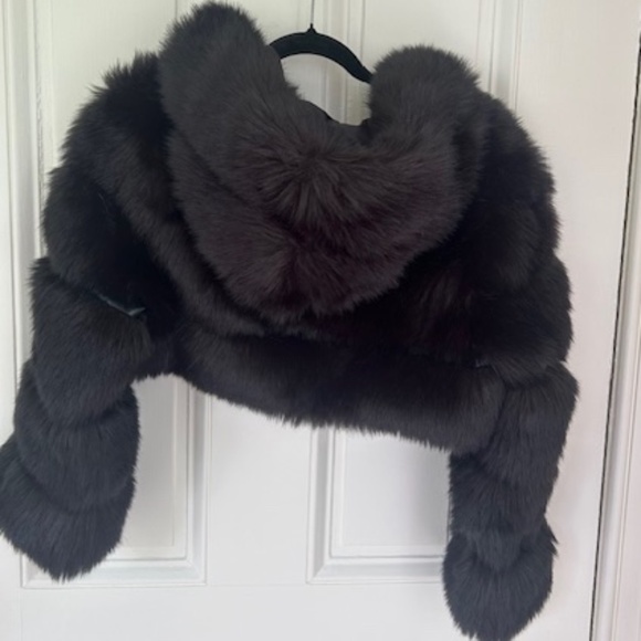 THE BEAUTY OPTIMAL PRODUCT Faux Fur Hooded Fluffy Coat - Picture 2 of 6